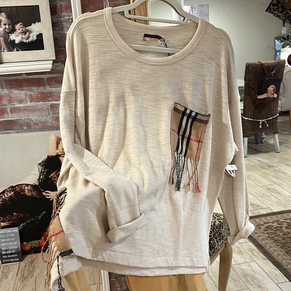 Designer inspired long sleeve baggy top great over leggings or jeans. - Picture 6 of 6